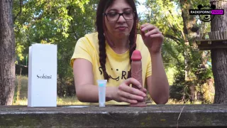 Pandavlog :dietro Le Quinte,giovane Youtuber Italiana Con Le Tettone Recensisce Un Dildo Al Parco