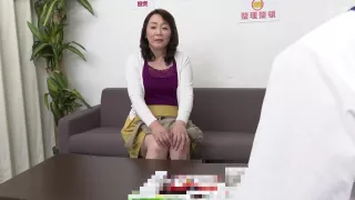 店長が万引きおばさんを捕まえてお仕置きにイラマチオをする