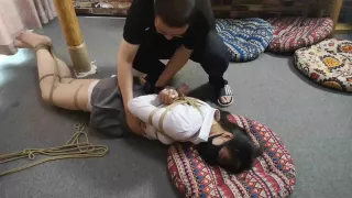 Yang Rui’s Head Hangs Upside Down