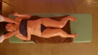 童貞のマッサージ師が媚薬オイルを使って客のお姉さんに生チン挿入キメセク開始