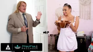 NURU MASSAGE - Die nuttige Gia Derza wird von seinem großen, reifen Schwanz mit Cumshot vernichtet