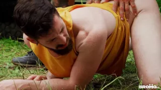 Thyle Knoxx - Begleitet von Würgen im Freien