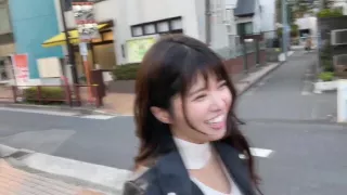 アパレルショップで働く爆乳お姉さんを口説いて宅飲み即ハメ