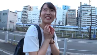 A female college student who seems to be in an idol group