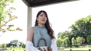 Carefully take a look at the young wife of Unzari