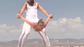 Anal Yoga in der Wüste