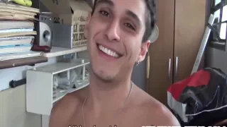 Hetero-Latino wird schwul nach Bareback-Schwanz-Reiten