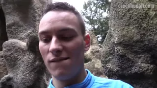 Ein College-Student wurde für Geld verprügelt