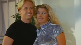 Strip Dance In Femalien 2 (1998)