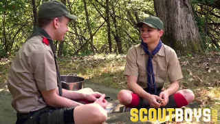 ScoutBoys Sexy Pfadfinder in Uniform ficken roh draußen