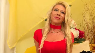 Naughty Housewife Playing With Her Pussy In Her Lounge Chair - MatureNL