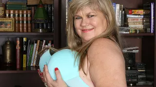 Mature American Bbw Playing With Herself - MatureNL