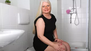 Naughty German Housewife Playing In Her Bathroom - MatureNL