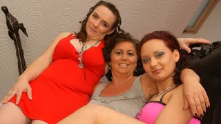 Two Hot Old And Young Lesbians Eat Each Other's Pussies - MatureNL