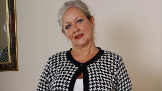 Mature British Housewife Shows She Still Got What It Takes - MatureNL