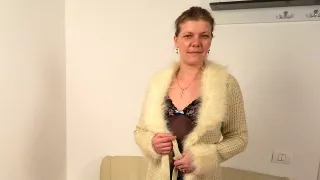 This Mature Slut Loves To Play On Her Couch - MatureNL