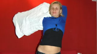 This Housewife Loves To Play On The Couch - MatureNL