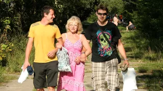 This Naughty Mature Slut Does Two Guys At Once - MatureNL