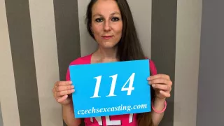 Reife Sexbombe saugt und wird in einem Casting geknallt