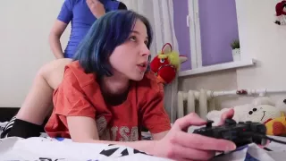 Teen Gamer Girl Gets Fucked And Gets Orgasm While She Plays Uncharted