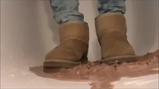 Crushing Ice Cream in sand Ugg Classic Mini