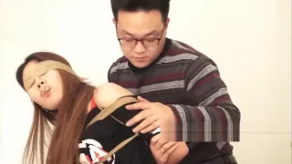 Double Chinese hostage got tied