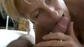MILF giving a nice blowjob with good result
