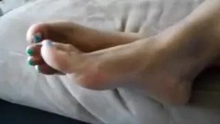 Ms. Lolette-pretty toes, arches, and wrinkled soles