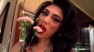 Busty Island Beauty - ScoreLand