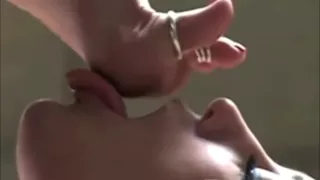 Sensual play and foot worhsip between barefoot girls