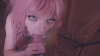 Teen makes herself squirt and gets a facial