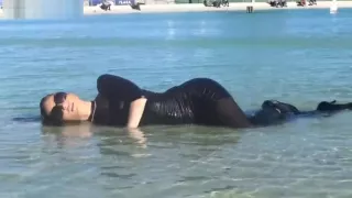 Cut girl wetlook in lake