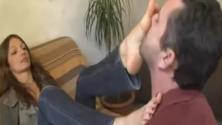 Mistress Maeva - Goddess Feet