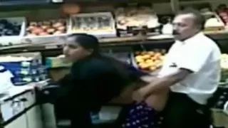 Sex in the marketقحبة متناكة في محل الخضر