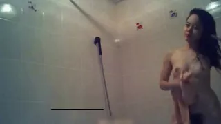 Em sinh viê n di tam bi quay lé n mà khô ng hay biê t