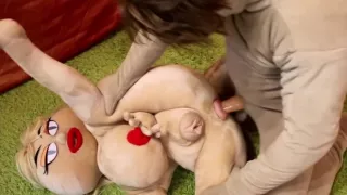 Sexdoll Melina Valentina wird in Muschi, Arsch und Mund gefickt