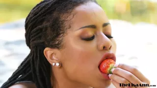 Ebony Kira Noir has erotic lesbian experience with Lisa Ann