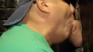 Hoovermouth Sucks Uniformierter Militärhengst