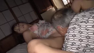 Japonais beau-pere leche et baise jeune chatte