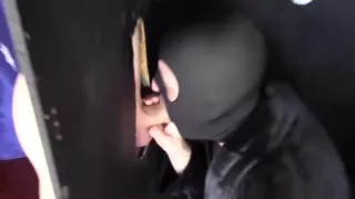 Australier Daniel bläst ins Gloryhole