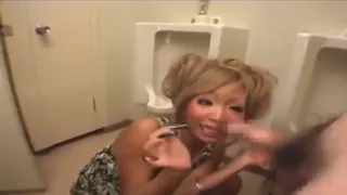 Supreme asiatische jugendliche Hure wurde in interracial XXX Video gefickt