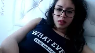 hermosa teen d elentes se masturba rico