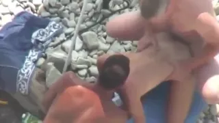 88828 corno filma esposa com amigos na praia