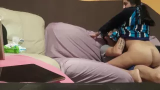 llena de leche hasta el fondo de la garganta