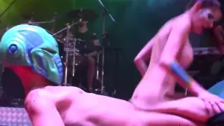 Siona Gold fuck with ALIEN Capitano Eric on stage of salon futursex