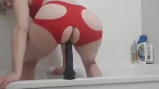 hanysy hot mature mommy is playing in the bathtub