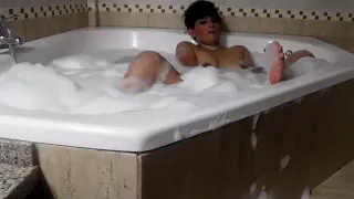Un Jacuzzi Violador Y Un Lavado De Concha Profundo , Con Quien Va A Ser ?? Con Perla Lopez