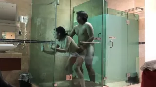 Me cojo a mi hermana en la regadera del hotel - Morgana Stardust