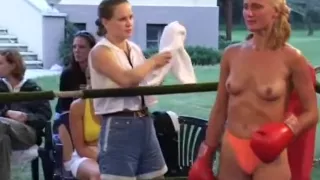 Svetlana vs Lessja topless boxing