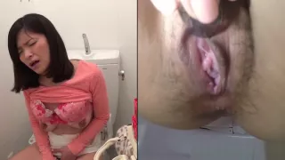 Japanese ho rubs pussy